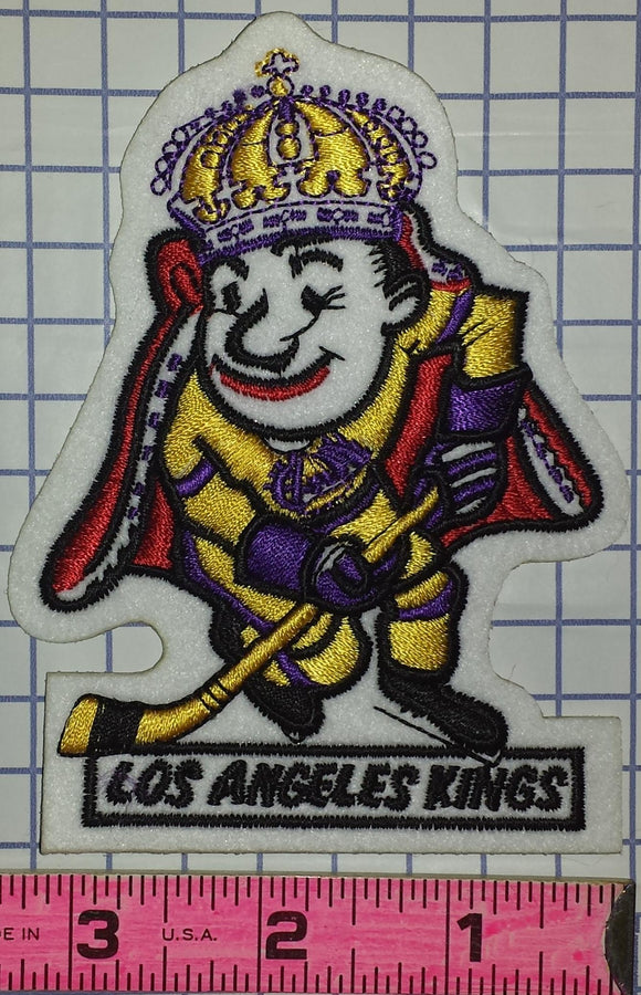 1 VINTAGE LOS ANGELES KINGS NHL HOCKEY CARTOON PLAYER EMBLEM CREST PATCH