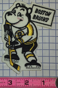1 VINTAGE BOSTON BRUINS NHL HOCKEY CARTOON PLAYER EMBLEM CREST PATCH