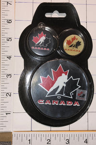 1 MIP TEAM CANADA IIHF WORLD JUNIOR CHAMPIONSHIP HOCKEY PUCK KEYCHAIN & PIN MIP