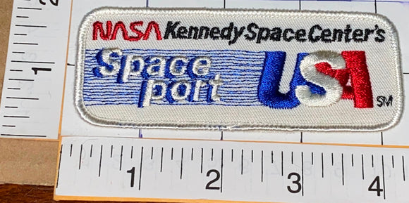 1 VINTAGE KENNEDY SPACE CENTER SPACEPORT USA ASTRONAUT CREST PATCH